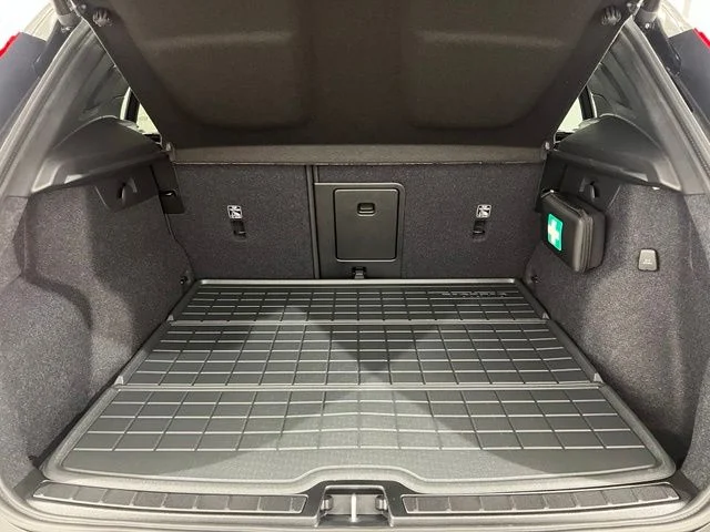 New 2026 Onyx Black Volvo Plus image 22