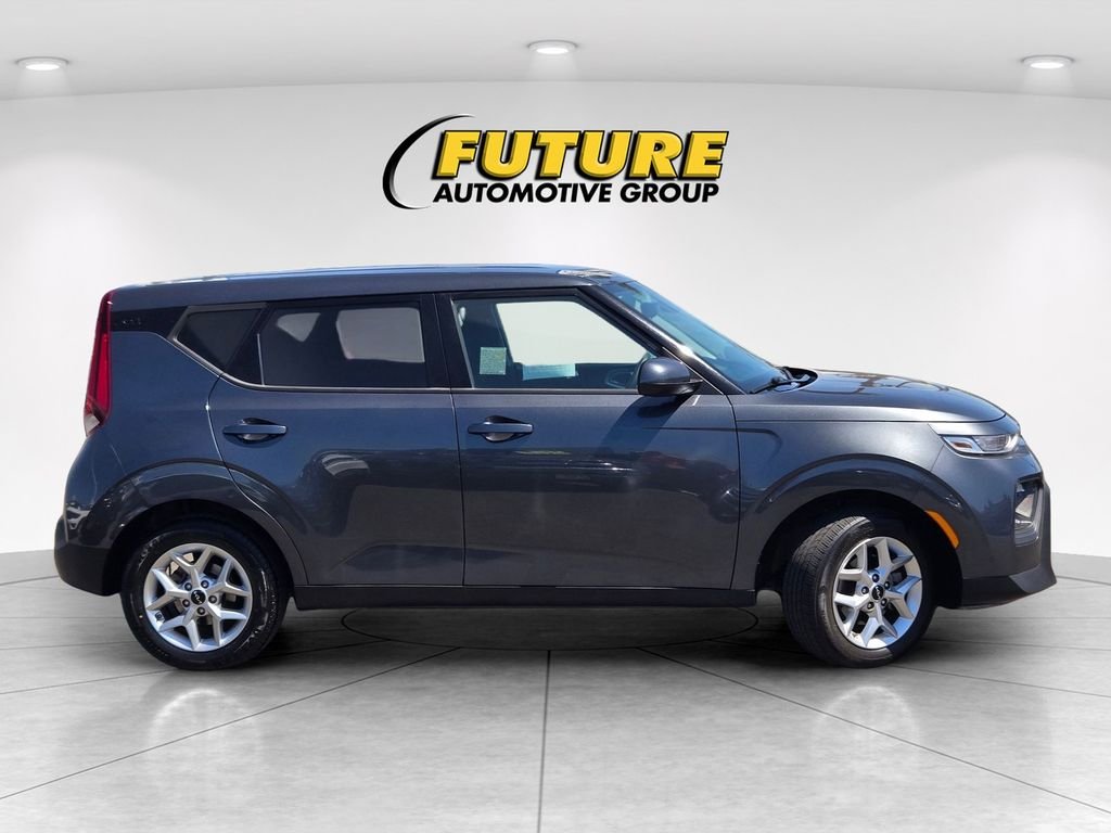 Used 2022 Gray Kia LX image 3