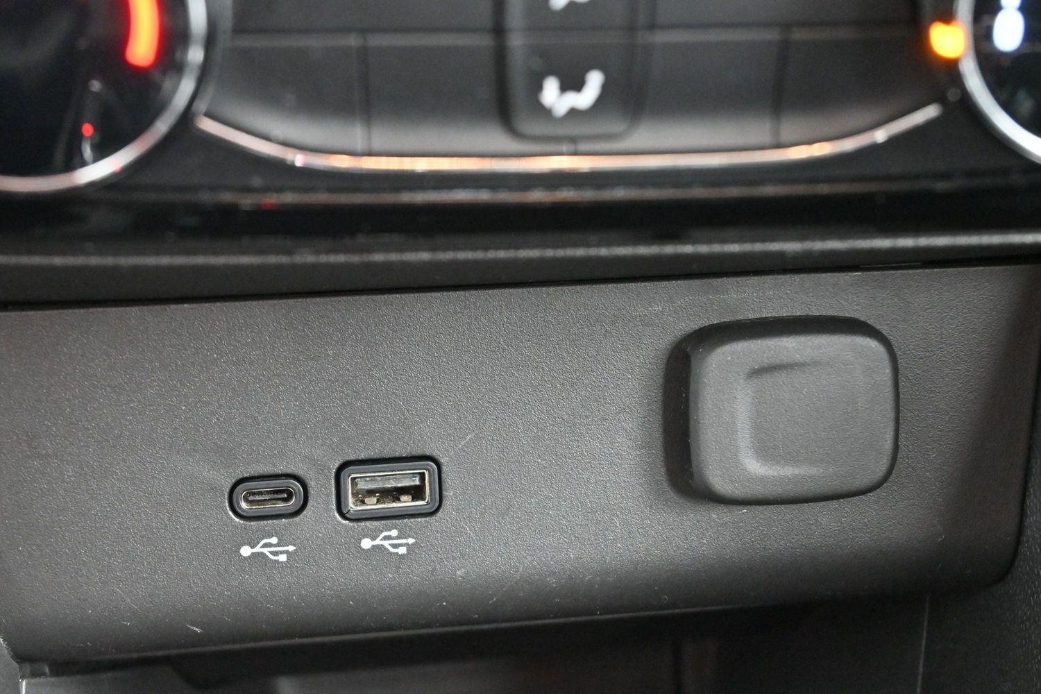 Used 2024 Summit White Buick Sport Touring image 22
