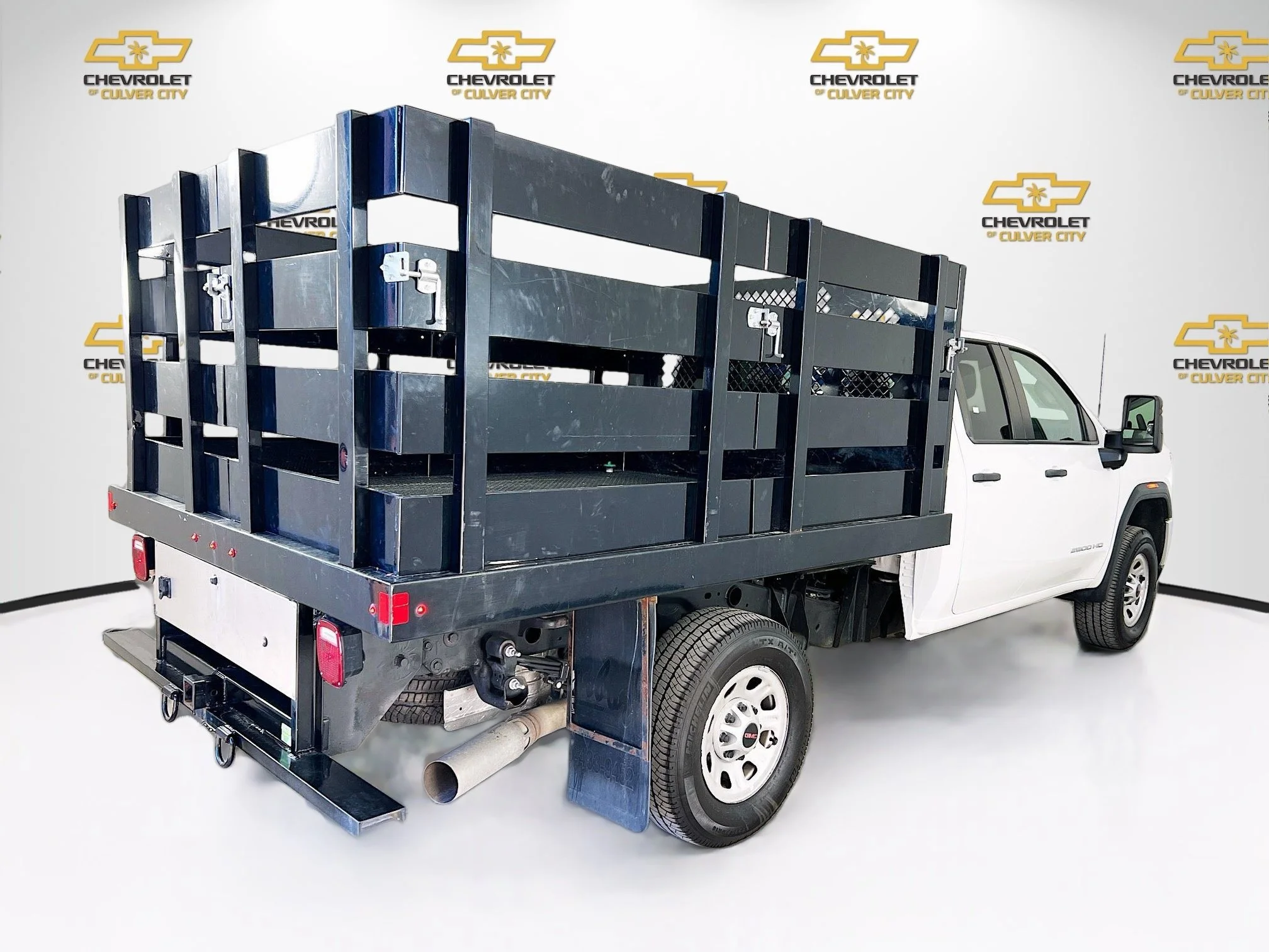 Used 2023 Summit White GMC Pro image 8