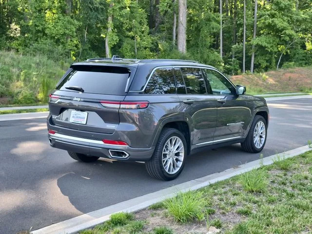 Used 2025 Gray Jeep Summit image 13