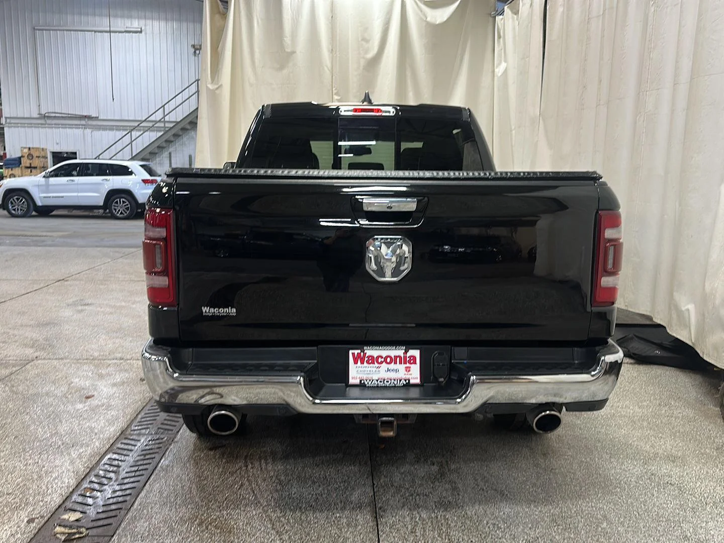 Used 2019 Diamond Black Crystal Pearlcoat Ram Laramie image 4