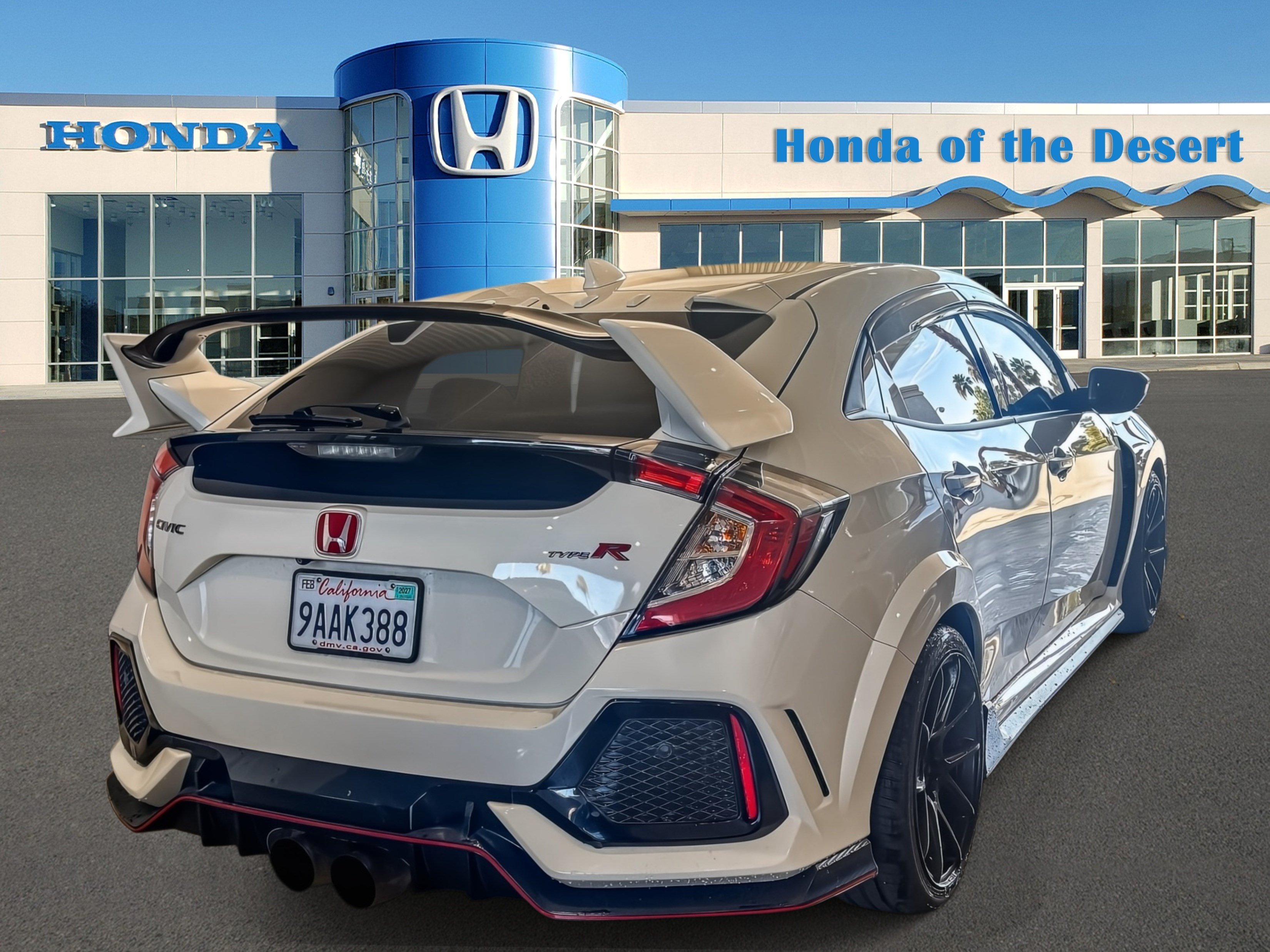 Used 2018 Championship White Honda Touring image 6