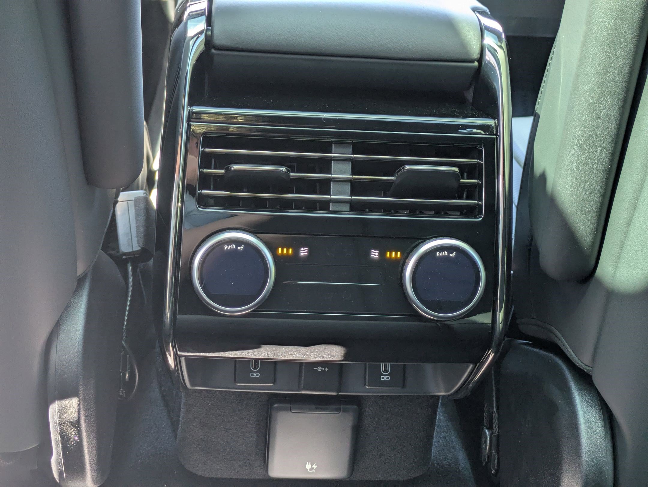 New 2026 Fuji White Land Rover P360 SE image 27