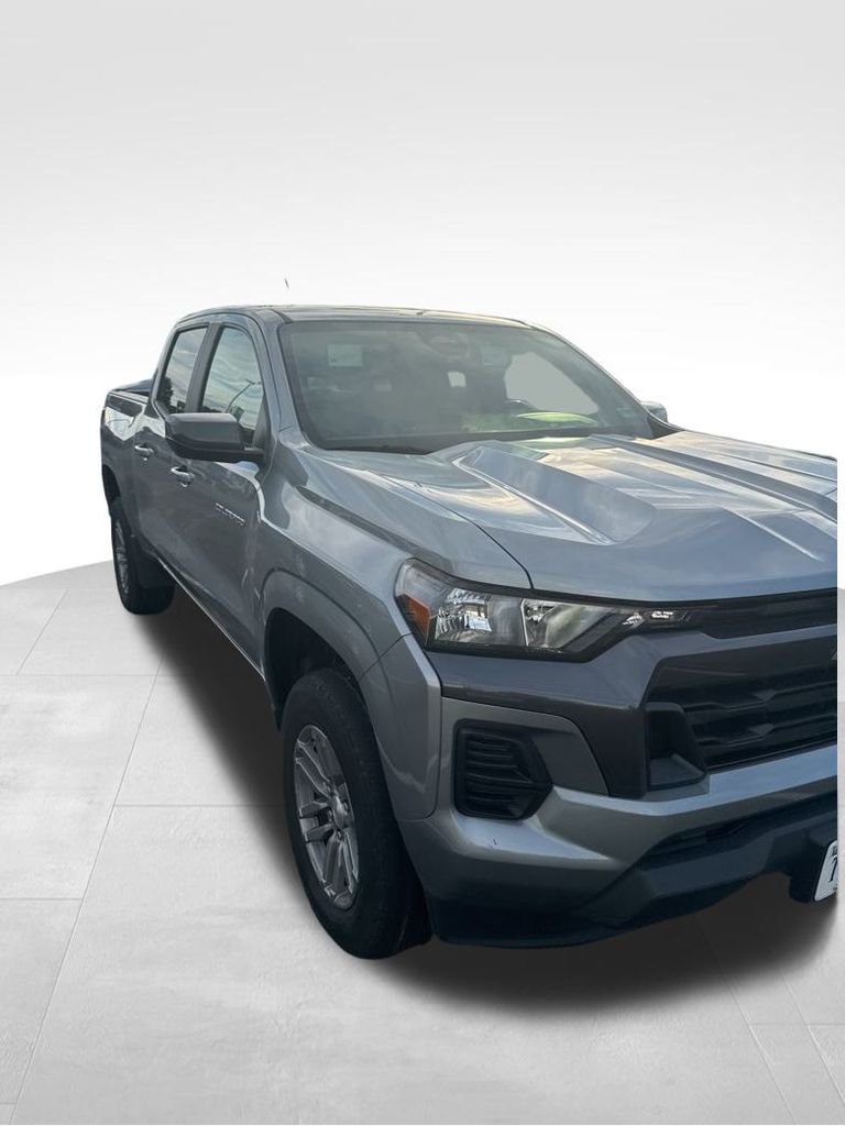 2023 Chevrolet Colorado LT photo 2