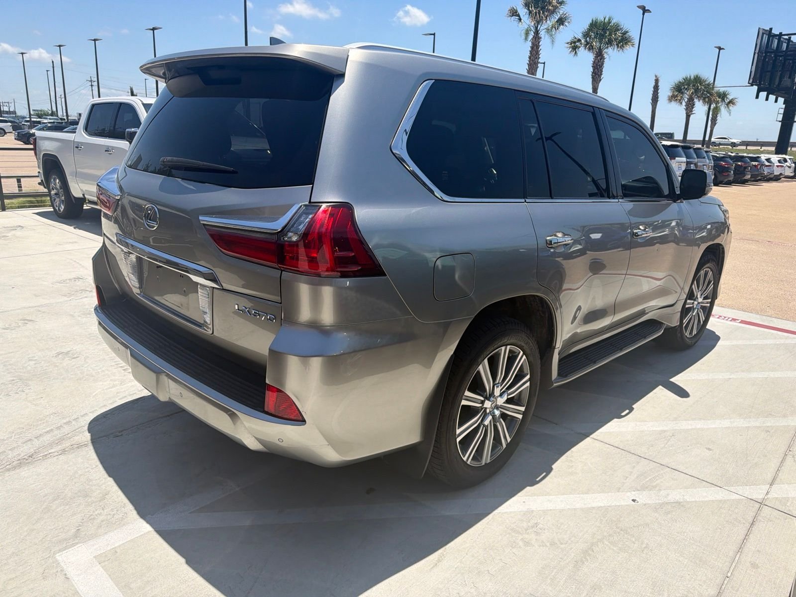 Used 2016 Atomic Silver Lexus 570 image 4