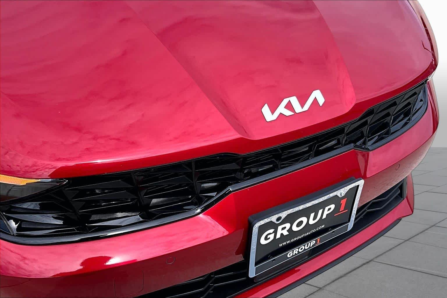 Used 2025 Runway Red Kia LXS image 55