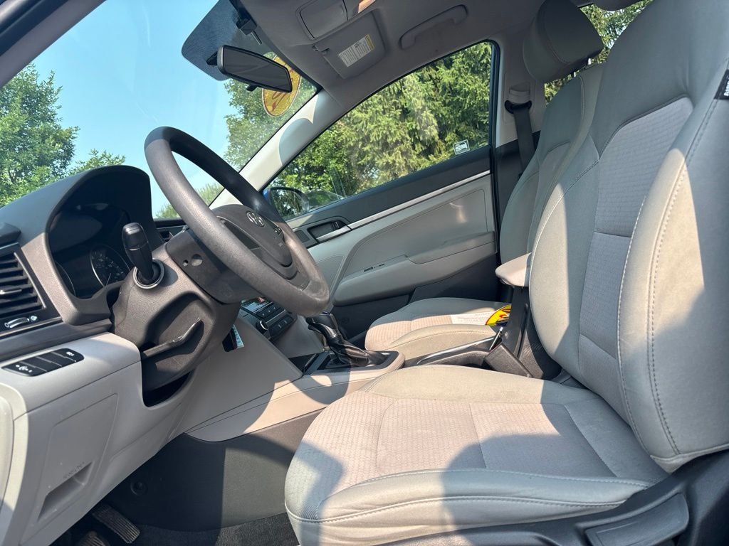 Used 2017 Blue Hyundai SE image 10