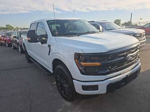 Used 2025 Oxford White Clearcoat Ford XLT image 4