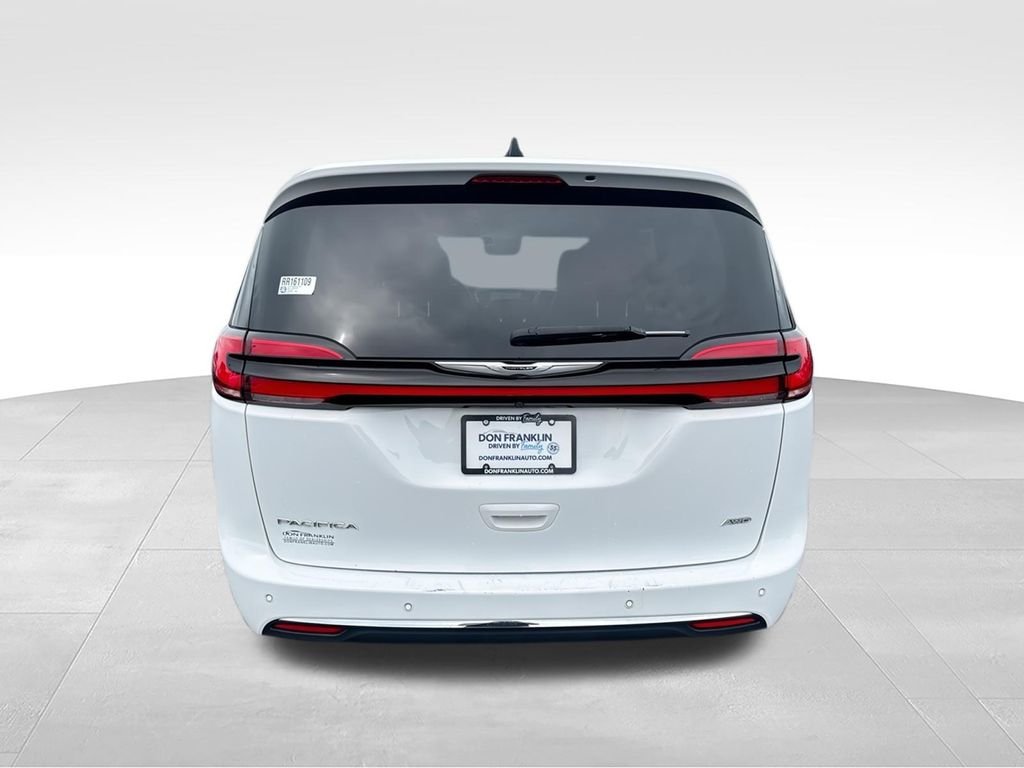 Used 2024 White Chrysler Touring L image 7