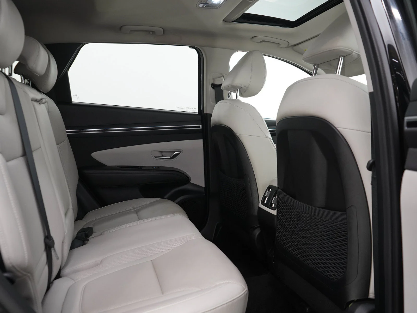 Used 2022 Phantom Black Hyundai SEL image 12