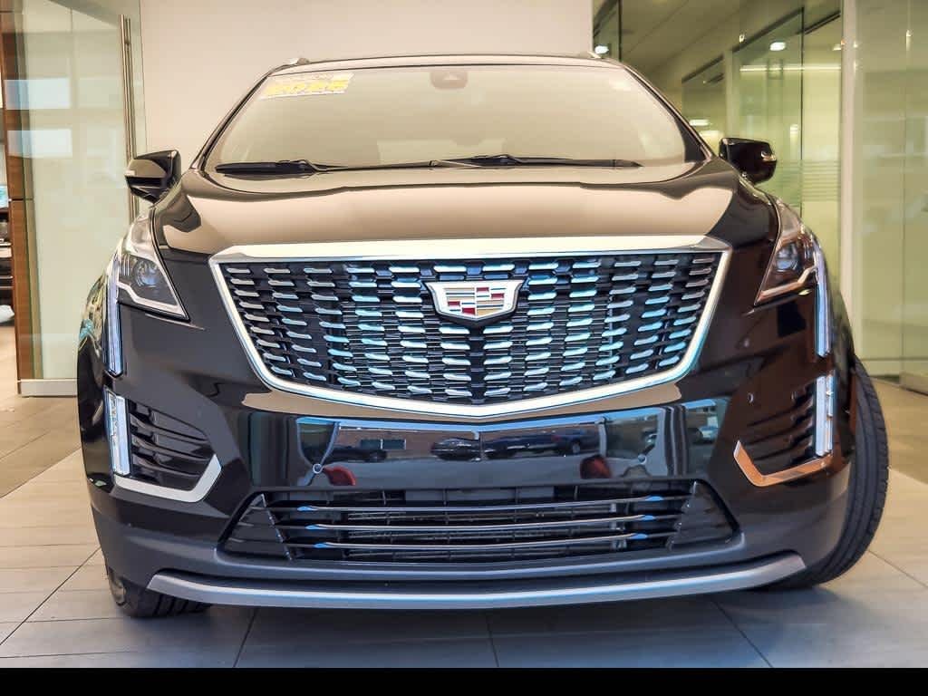 Certified Used 2025 Stellar Black Metallic Cadillac Premium Luxury image 5