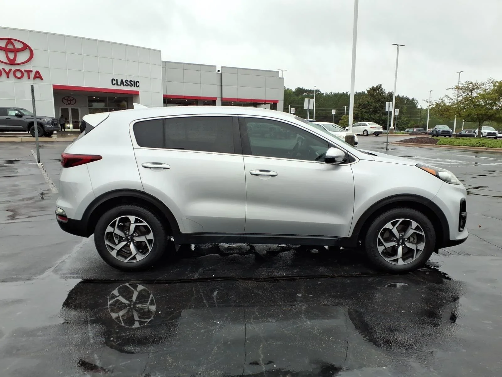 Used 2021 Snow White Pearl Kia LX image 11