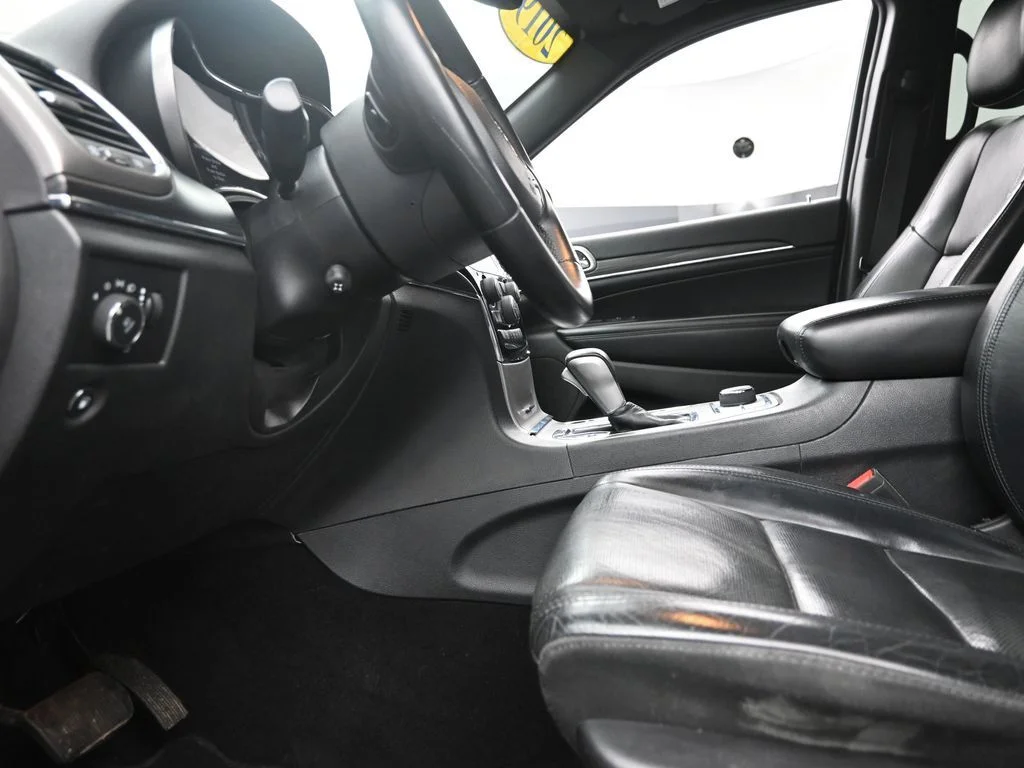 Used 2019 Gray Jeep Limited image 17