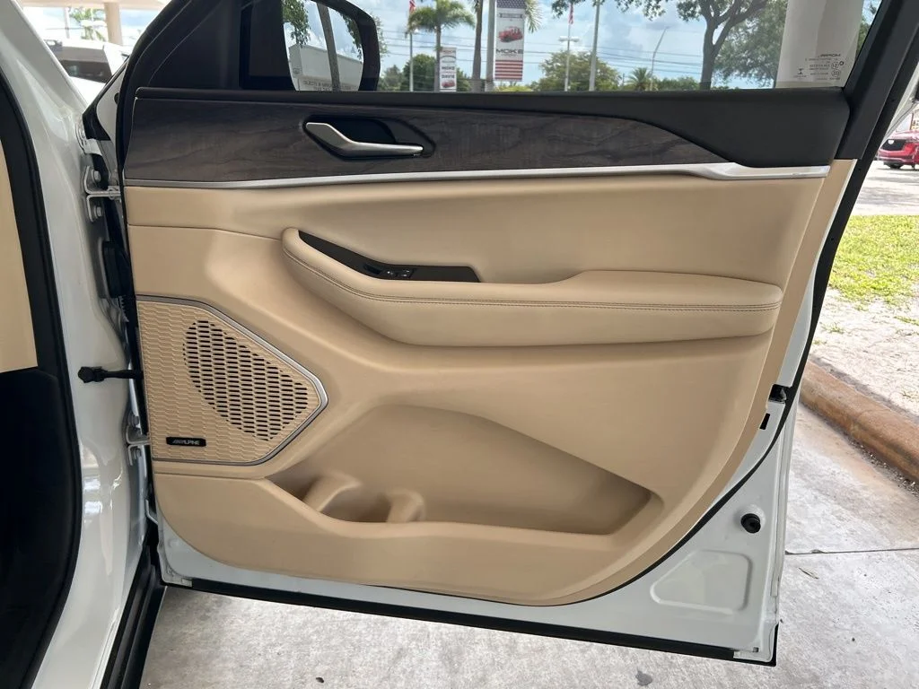 Used 2021 White Jeep Limited image 27