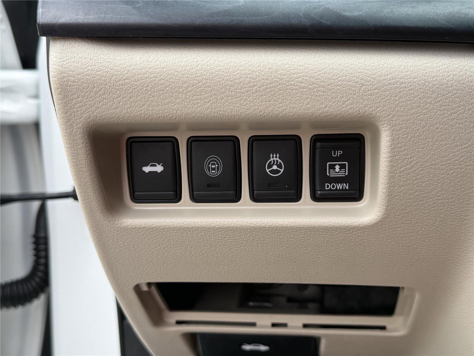 Used 2023 Pearl White Tricoat Nissan Platinum image 19