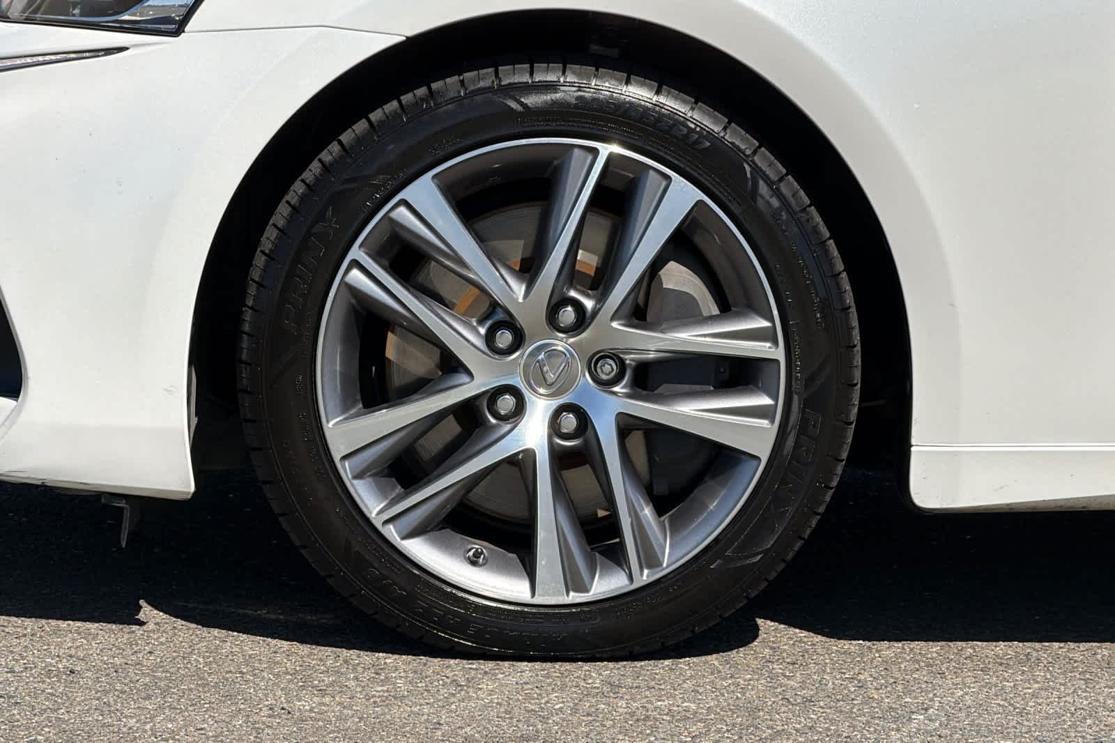Used 2019 Eminent White Pearl Lexus  image 30