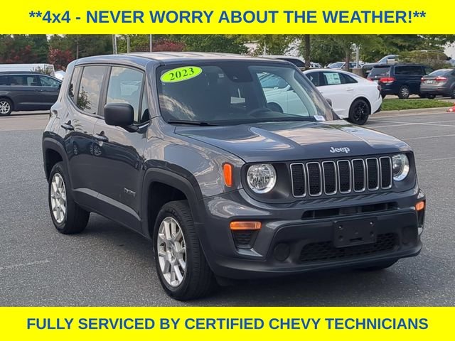 Used 2023 Gray Jeep Latitude image 3