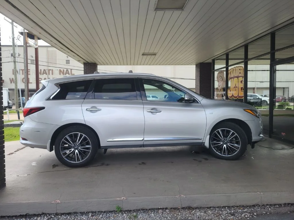 Used 2017 Silver INFINITI Base image 6