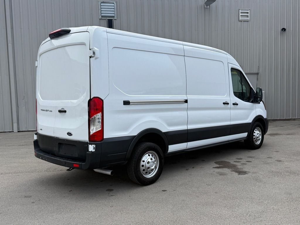 Used 2023 Oxford White Ford Base image 37