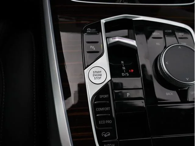 New 2026 Mineral White Metallic BMW xDrive40i image 31