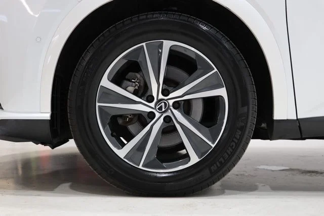 Used 2023 White Pearl Lexus 350 Premium Plus image 9