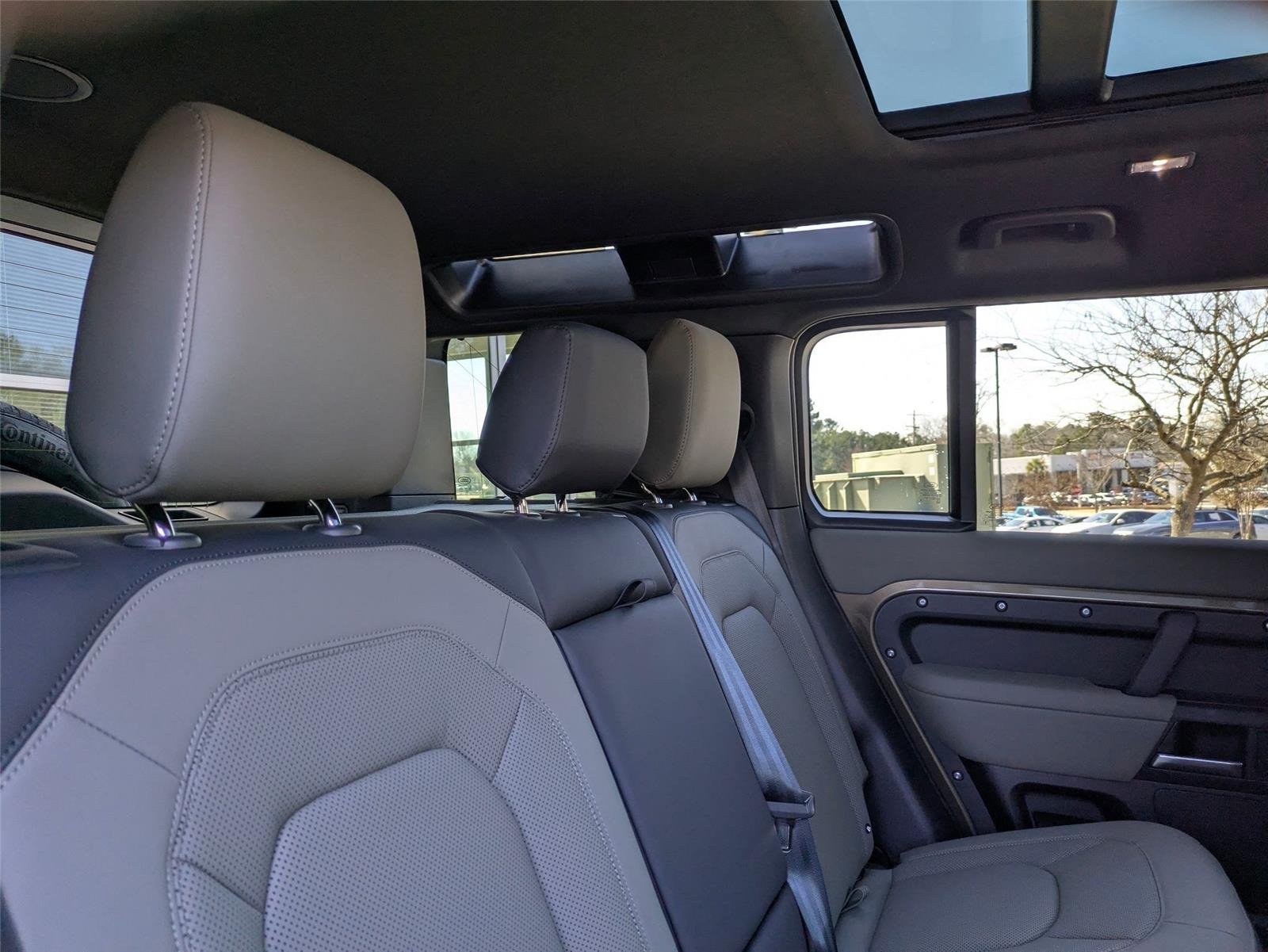 Used 2026 Gondwana Stone Metallic Land Rover X-Dynamic SE image 31