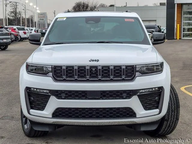 New 2026 Bright White Clear-Coat Exterior Paint Jeep Limited Reserve image 4