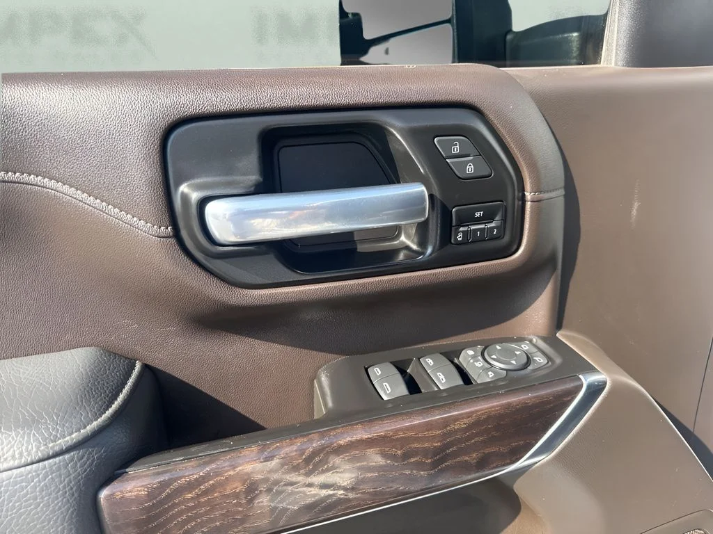Used 2021 White GMC Denali image 30
