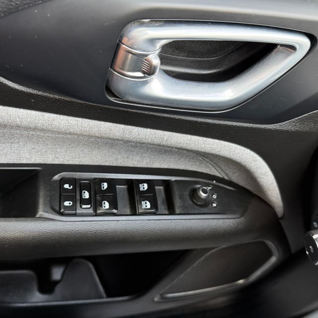 Used 2024 White Jeep Latitude image 15