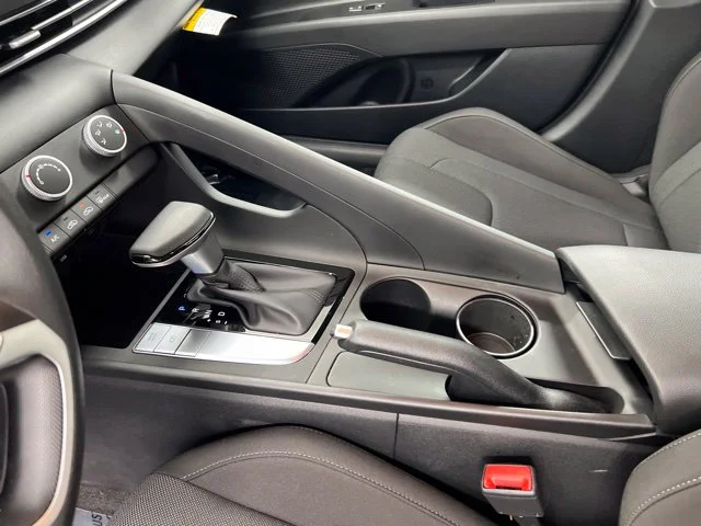 Used 2025 Black Hyundai SE image 19
