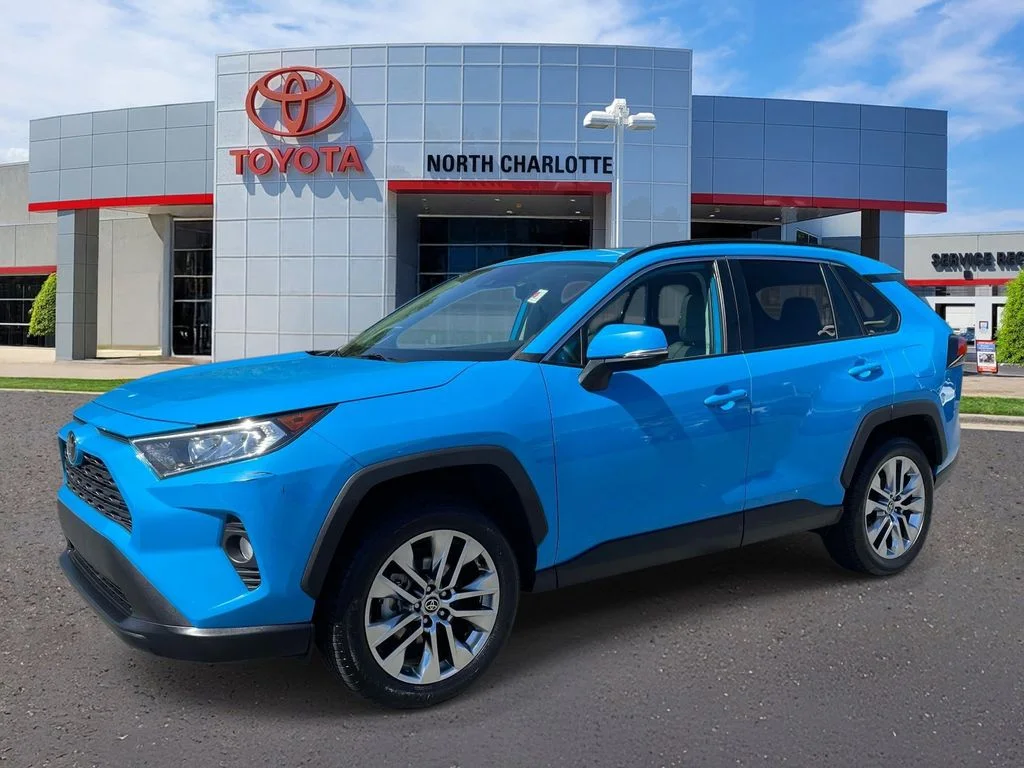 Used 2021 Blue Toyota XLE Premium image 3