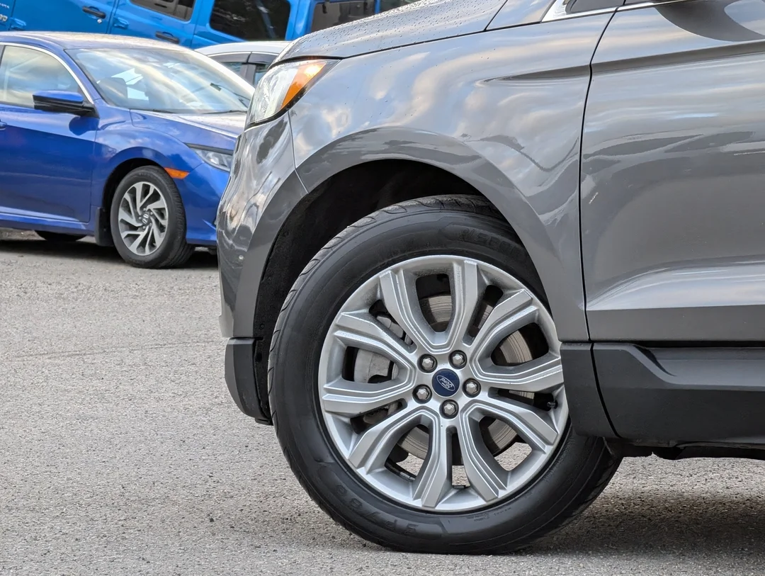 Used 2022 Grey Ford Titanium - AWD - Leather Seats - Parking Sensors - Blind Spot Monitor & More! image 9