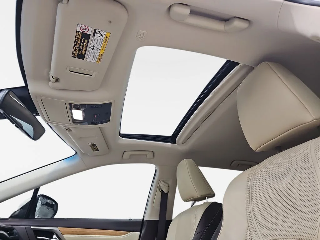 Used 2018 White Lexus 350L image 30