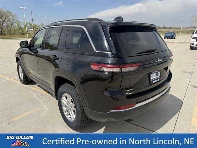 Used 2023 Diamond Black Crystal Pearlcoat Jeep Laredo image 7