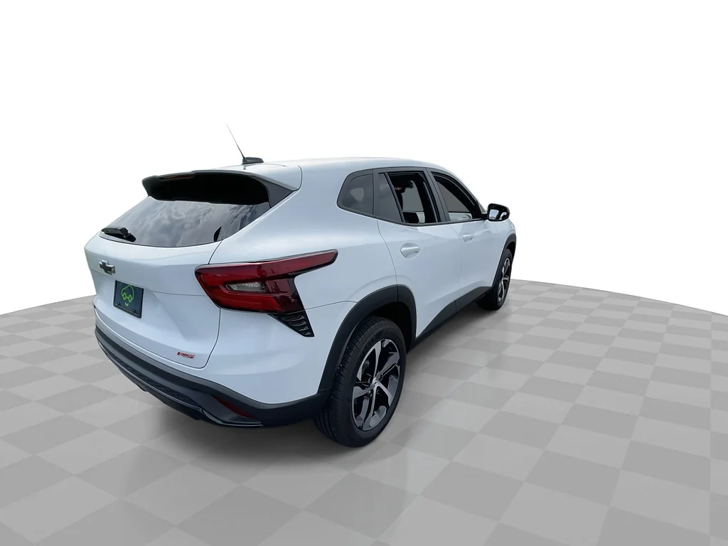 Used 2024 Summit White Chevrolet RS image 9