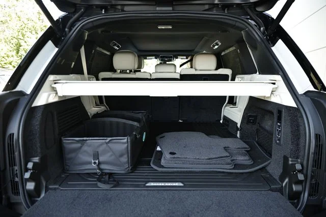 New 2026 Fuji White Land Rover SE 7 Seats image 38
