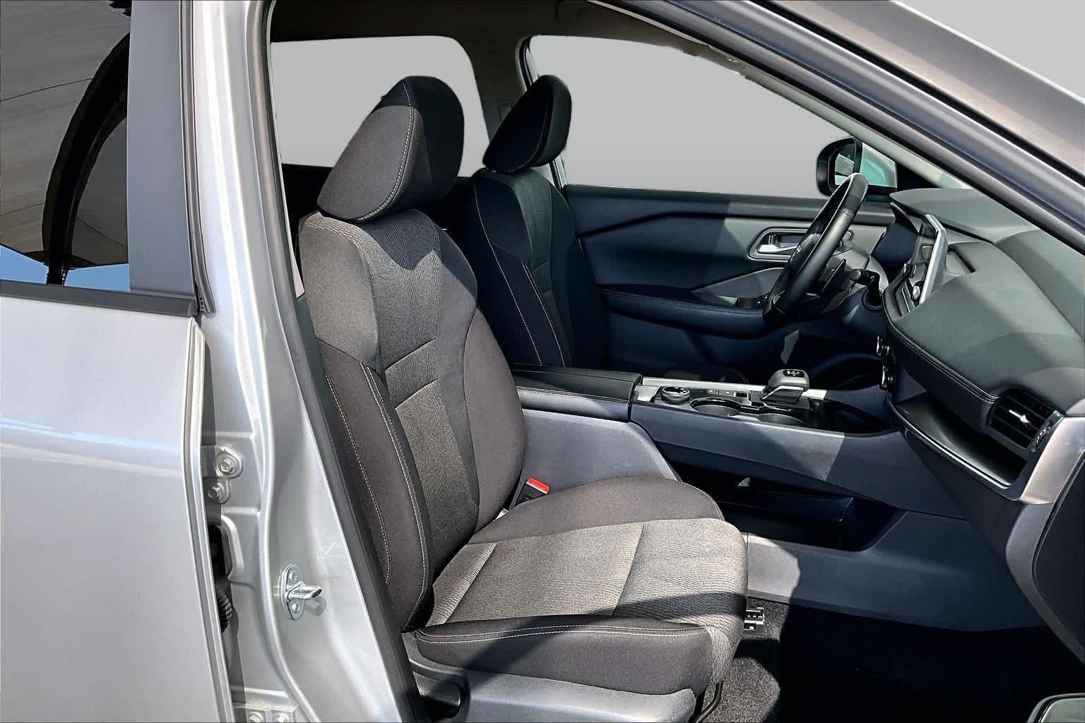 Used 2025 Brilliant Silver Metallic Nissan SV image 9