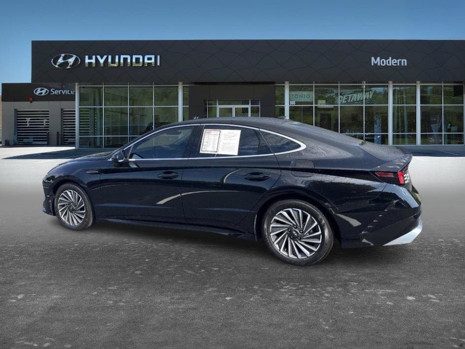 Certified Used 2025 Abyss Black Hyundai SEL image 5