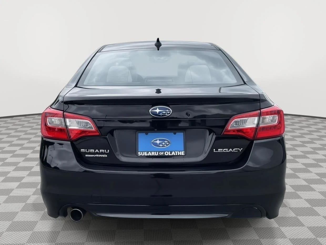 Used 2016 Crystal Black Silica Subaru 2.5i Premium image 11
