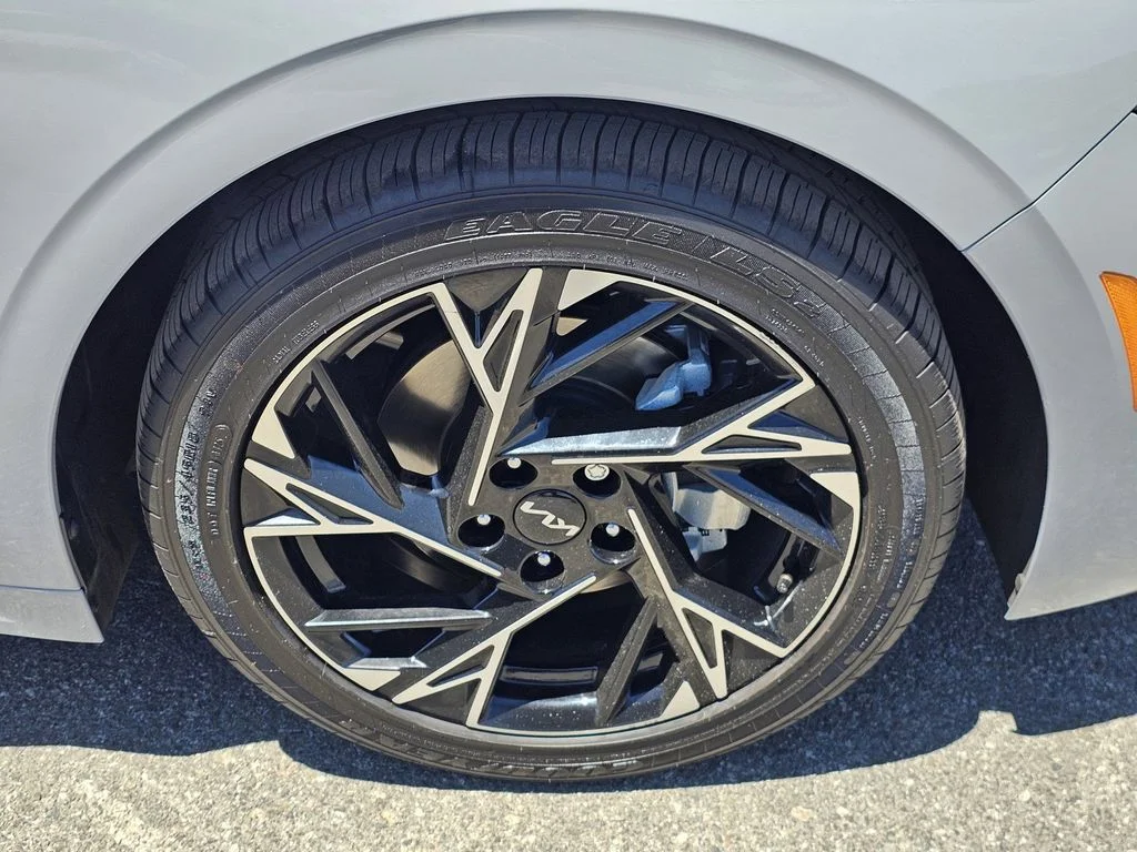 Used 2025 Wolf Gray Kia GT-Line image 9