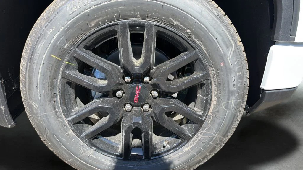 New 2026 Summit White GMC Elevation image 17