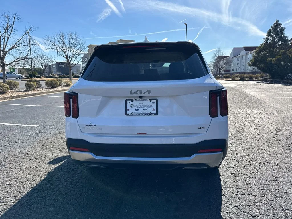 New 2026 White Kia S image 4