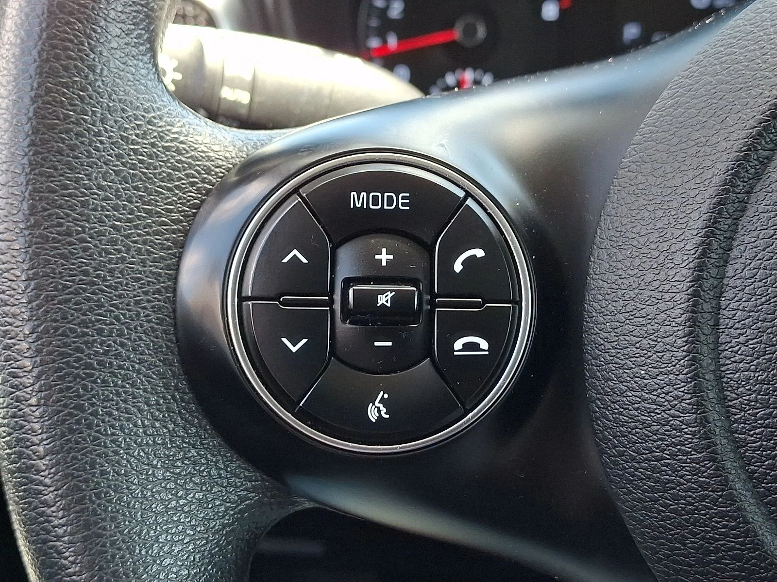 Used 2022 White Kia LX image 21