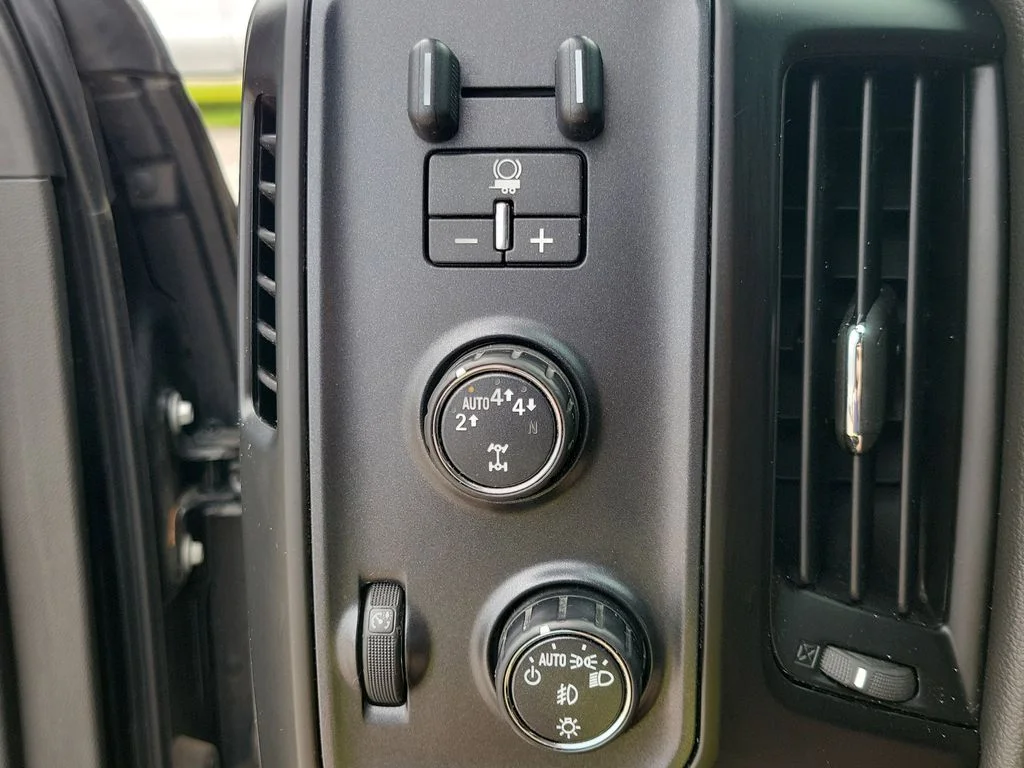 Used 2017 Black Chevrolet LTZ image 19