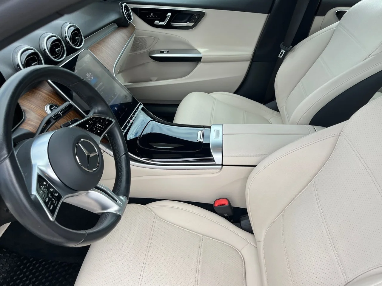 Used 2025  Mercedes-Benz C 300 image 17