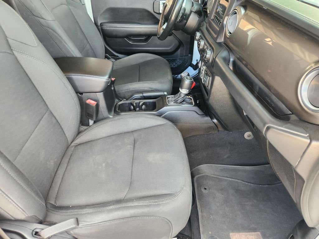Used 2020 Bright White Clearcoat Jeep Sahara image 16