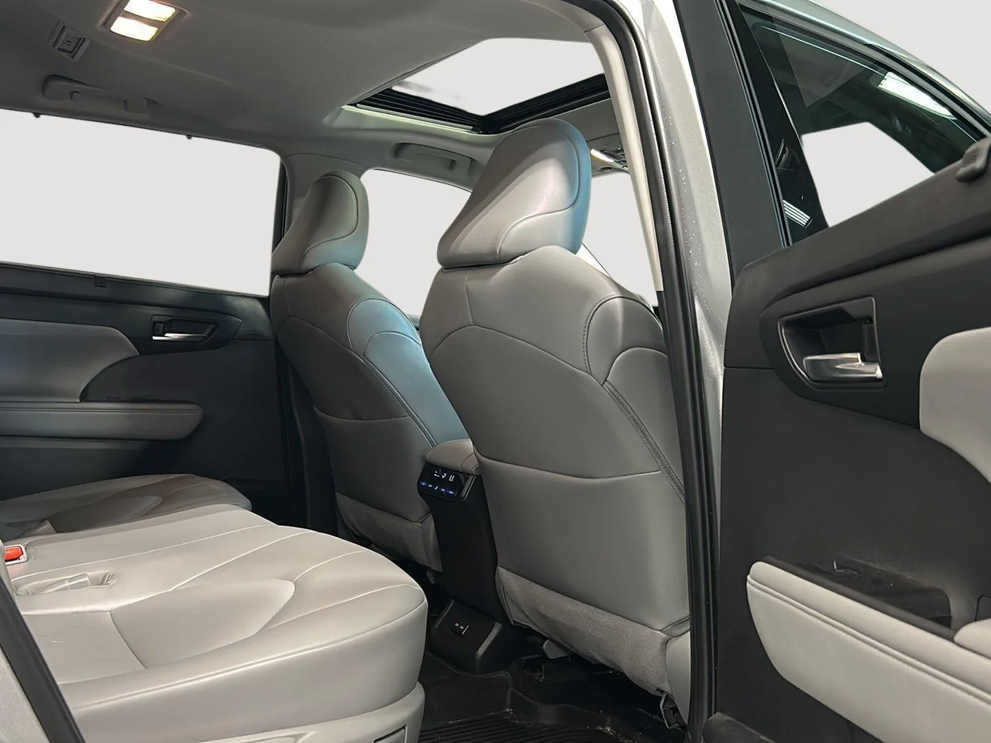 Used 2022 Celestial Silver Metallic Toyota XLE image 4