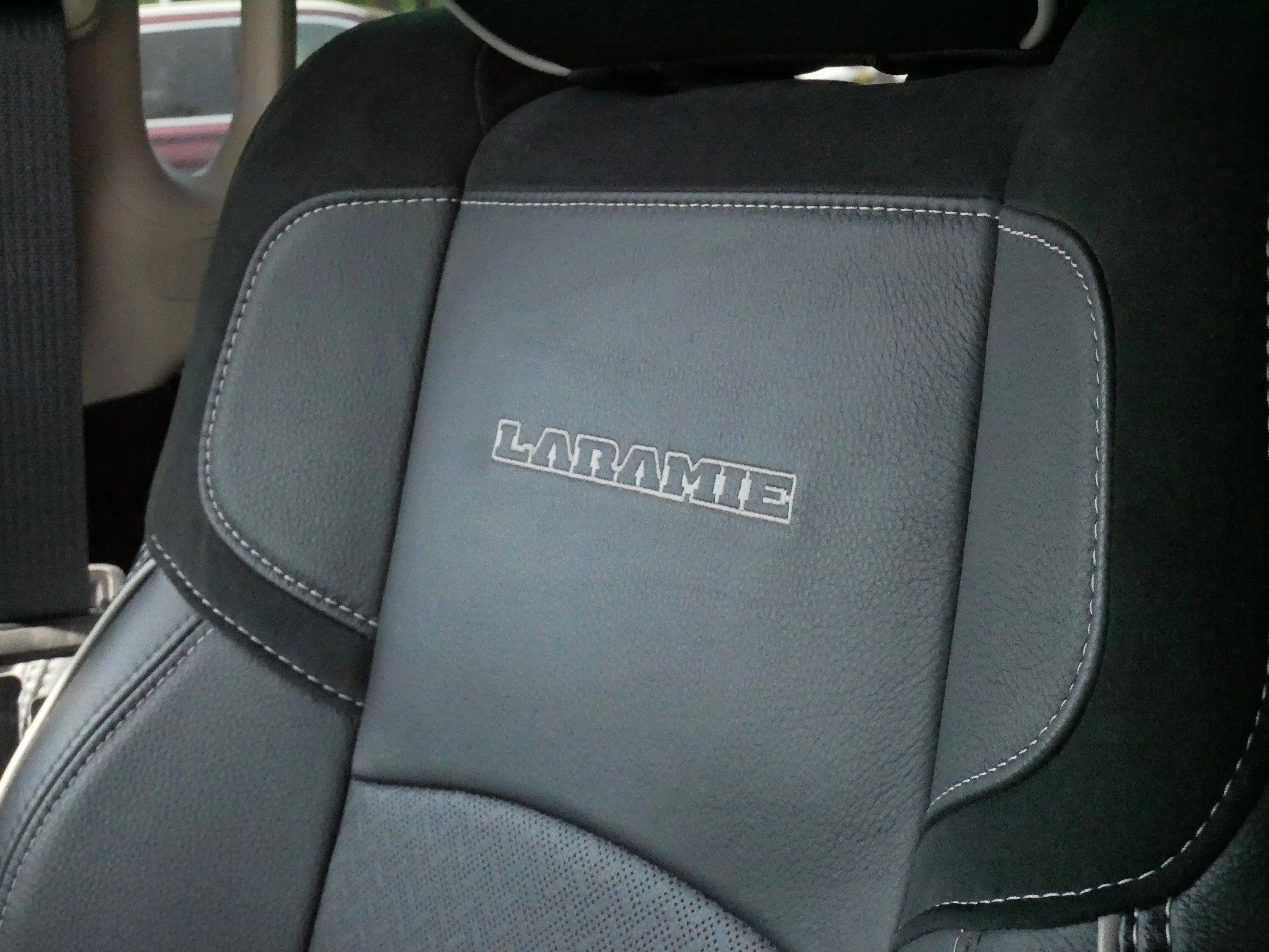 Used 2020 Granite Crystal Metallic Clearcoat Ram Laramie image 32