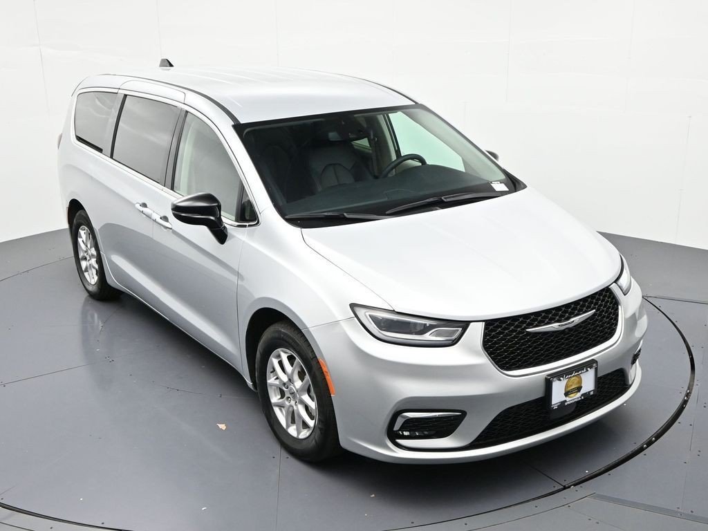 Used 2024 Silver Mist Clearcoat Chrysler Touring L FWD image 16